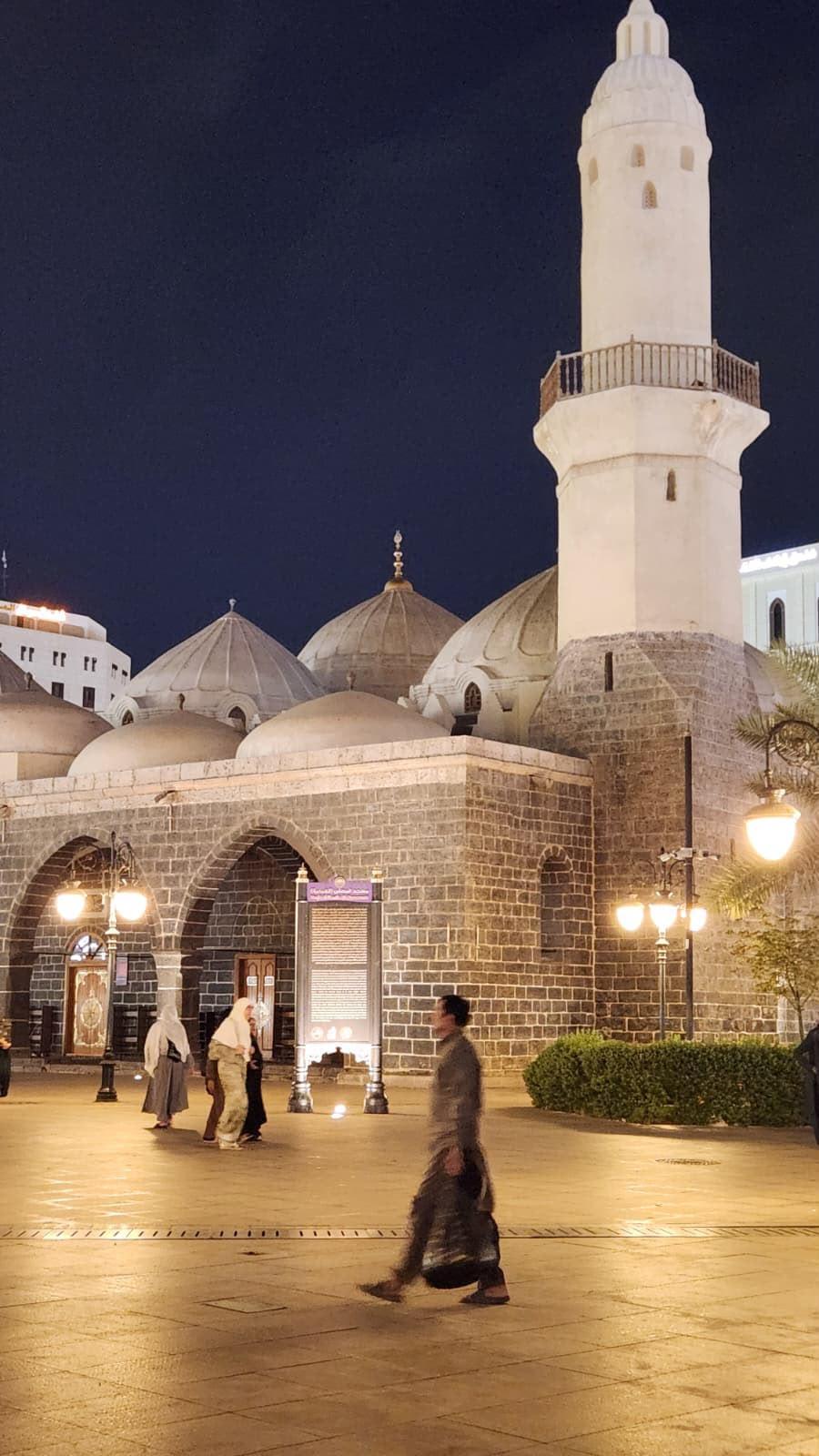 Medine Camii Gece